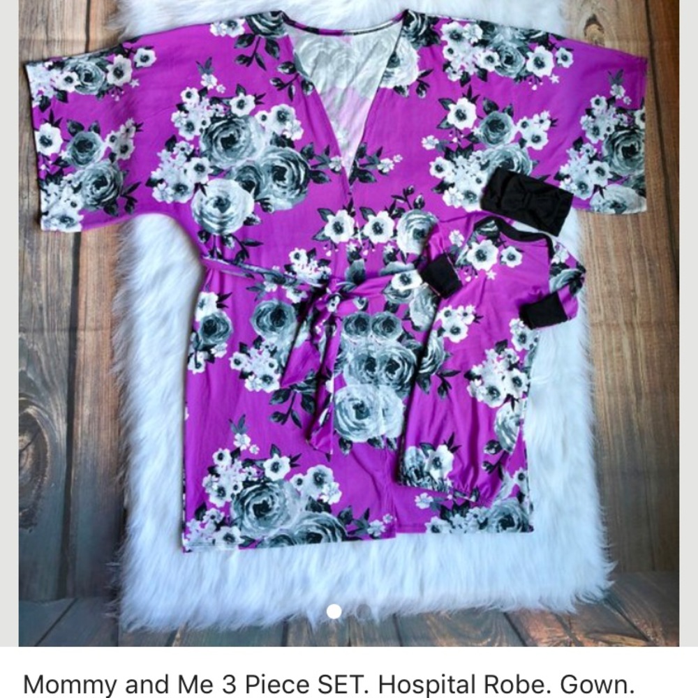 Mommy & me robe & gown w/matching bow. Like new.